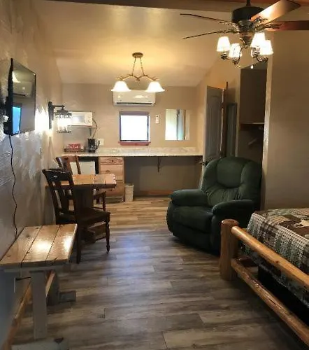 Motel Nine Pines